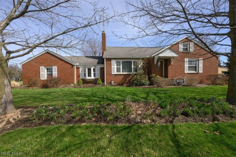 318 Wood Street, East Canton, OH - Photo 2