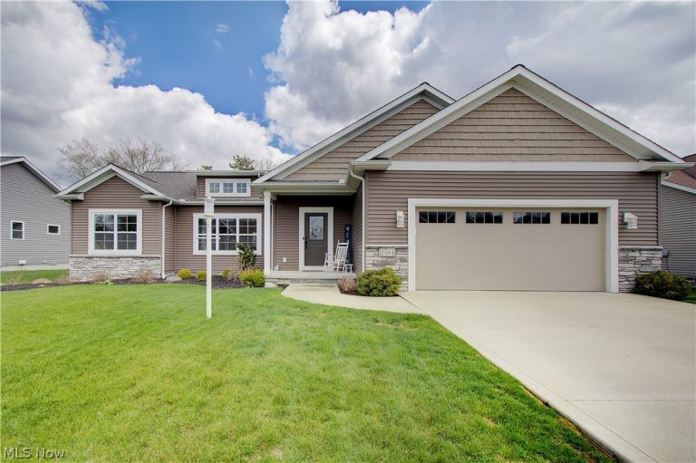 2594 Carlton Street, North Canton, OH, 44720