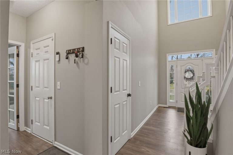 32895 Rebecca Lane, Avon Lake, OH - Photo 4