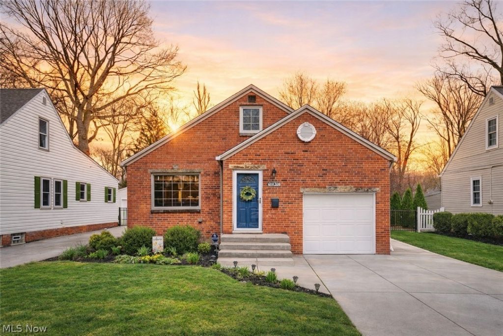 24024 Oakland Road, Bay Village, OH