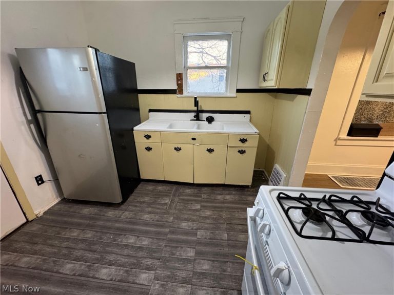 117 Kent Court, Akron, OH - Photo 8