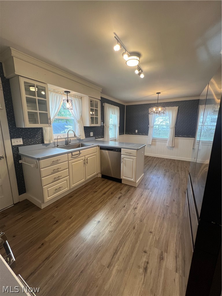 1945 Chatam Street, Cuyahoga Falls, OH - Photo 4