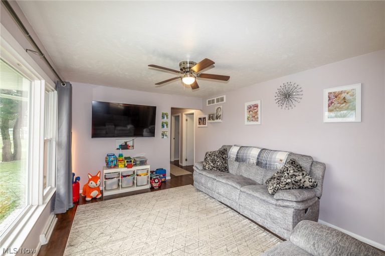 18255 Shurmer Road, Strongsville, OH - Photo 6