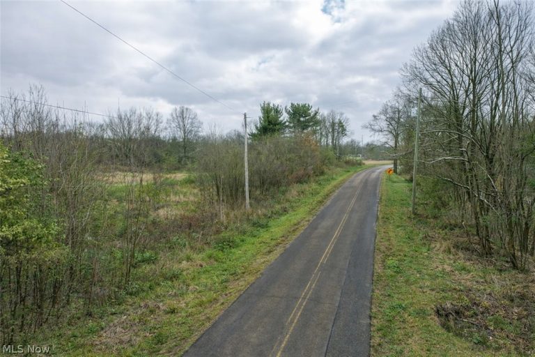 000 Lexington Road, Alliance, OH - Photo 4