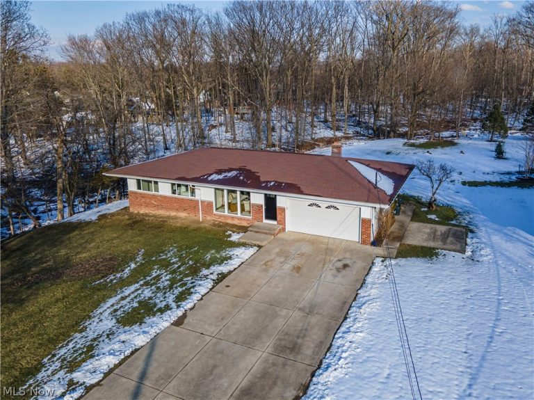 7939 Longview Road, Broadview Heights, OH - Photo 2