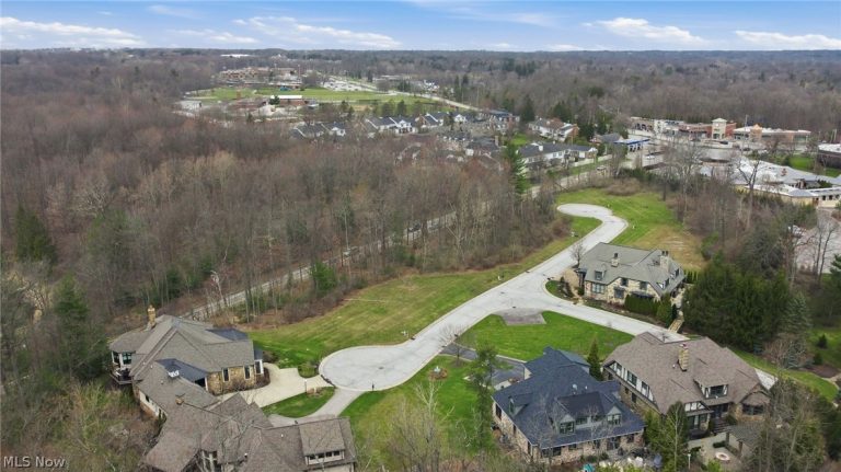 Lancaster Court, Chagrin Falls, OH - Photo 5