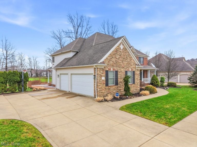 317 Edinburgh Drive, Highland Heights, OH - Photo 3