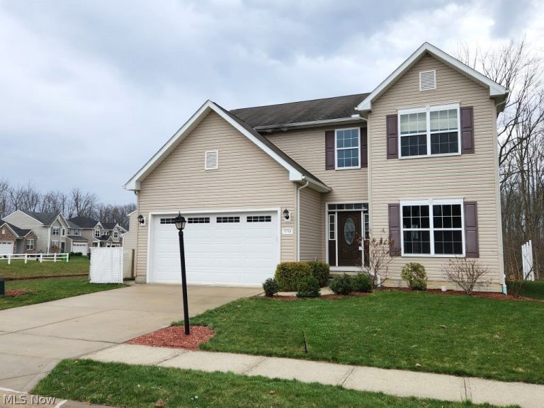 3784 Firethorn Drive, Aurora, OH - Photo 2