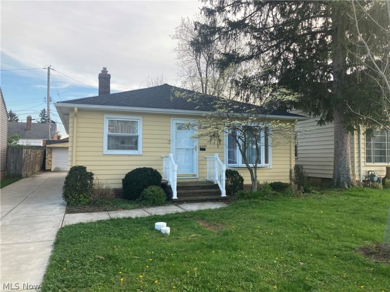 8409 Wainstead Drive, Parma, OH, 44129