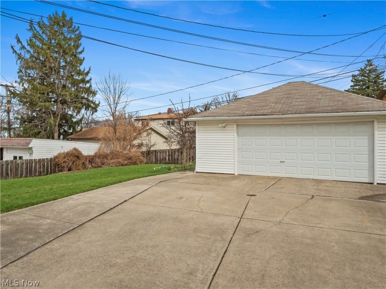 8255 Reed Avenue, Garfield Heights, OH - Photo 3