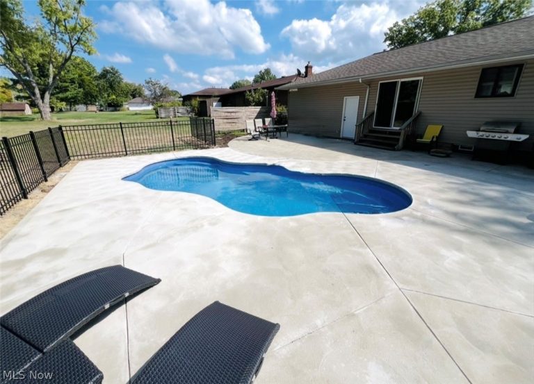 8320 Craigleigh Drive, Parma, OH - Photo 4