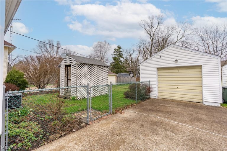 2120 Blenheim Avenue, Alliance, OH - Photo 3