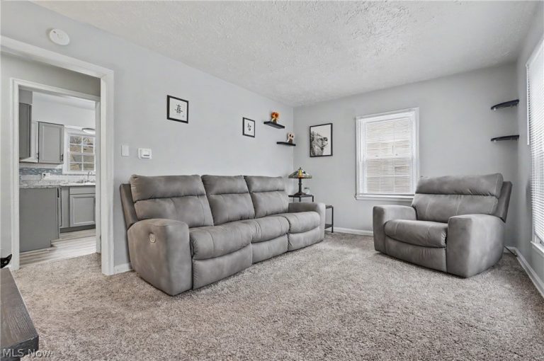 834 Sarcee Avenue, Akron, OH - Photo 8