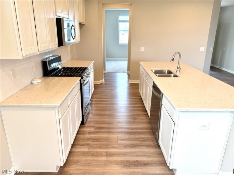 23755 Rebecca Lane, Columbia Station, OH - Photo 4