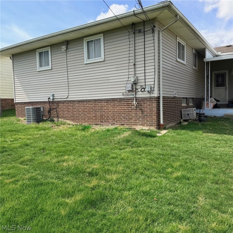 6081 Sunset Drive, Bedford Heights, OH - Photo 5