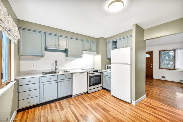 24000 Knickerbocker Road, Bay Village, OH - Photo 6
