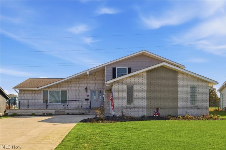 13901 Bennington Boulevard, Middleburg Heights, OH - Photo 2