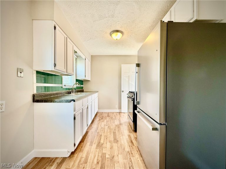 1331 Sunrise Drive, Akron, OH - Photo 4