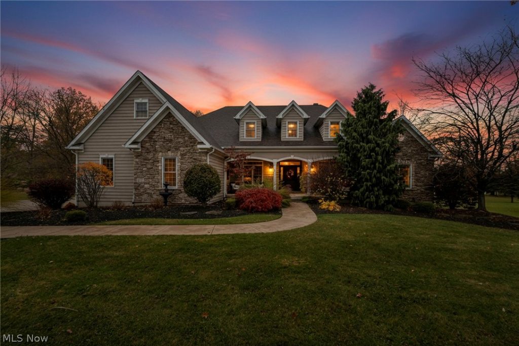 8933 Mountain View Drive, Mentor, OH
