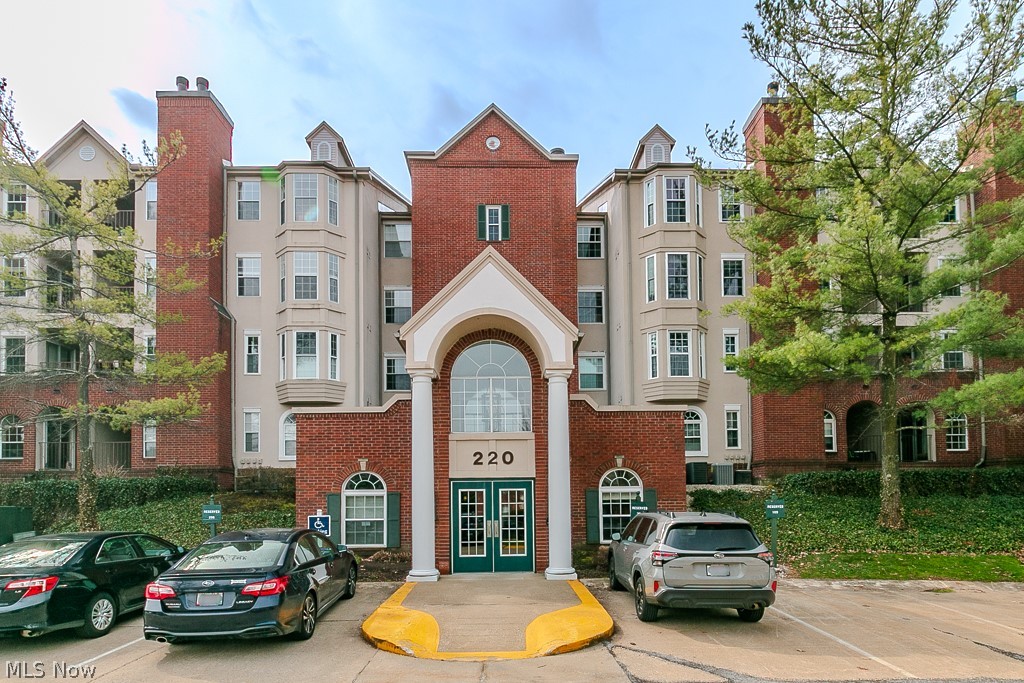 220 Fox Hollow Drive #212, Mayfield Heights, OH