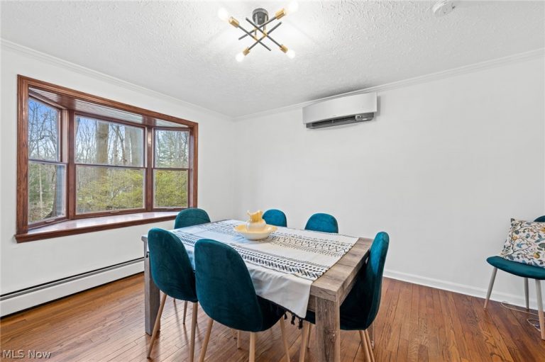 52 Carriage Stone Drive, Chagrin Falls, OH - Photo 6