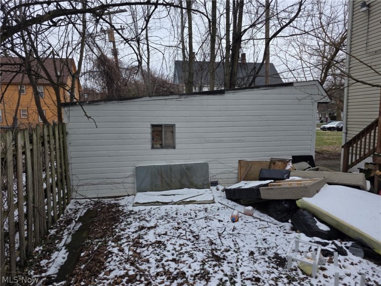 10117 Somerset Avenue, Cleveland, OH - Photo 8