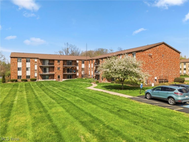 5240 Emil Avenue #102, Navarre, OH - Photo 4