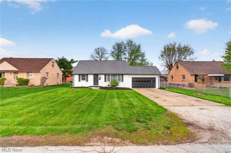 2703 Joseph Place, Canton, OH - Photo 2