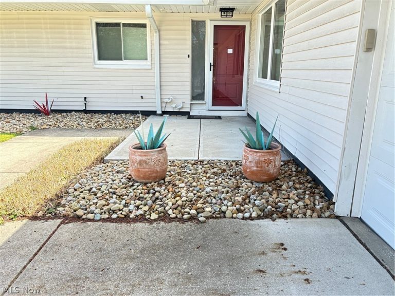 2642 Ramsay Road, Beachwood, OH - Photo 3