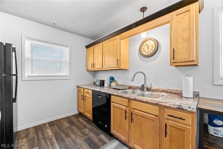 2225 Martha Avenue, Canton, OH - Photo 6