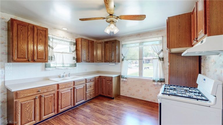 9298 York Road, North Royalton, OH - Photo 2