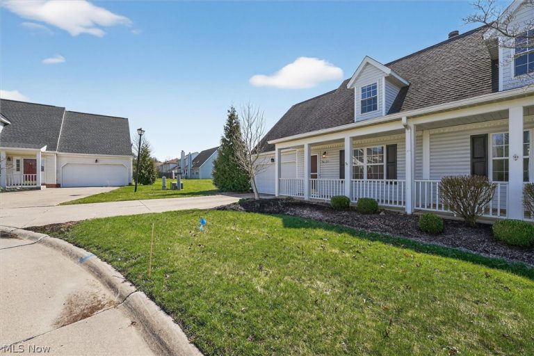 90 High Point Drive #27, Medina, OH - Photo 4