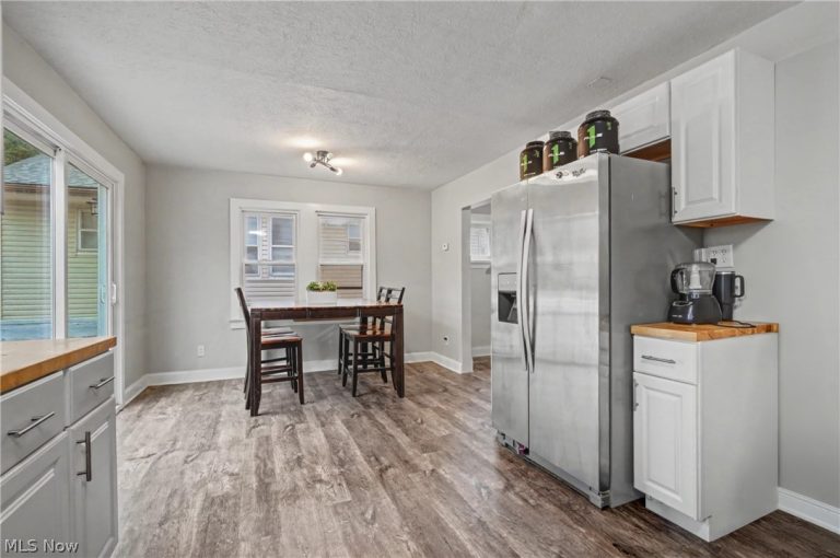 1364 Arnold Avenue, Akron, OH - Photo 8