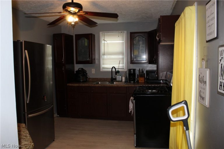 124 32nd Street, Lorain, OH - Photo 2