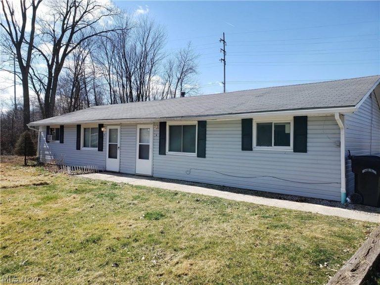 211 Brace Avenue, Elyria, OH, 44035