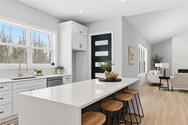 2069 Mattingly Road, Hinckley, OH - Photo 6