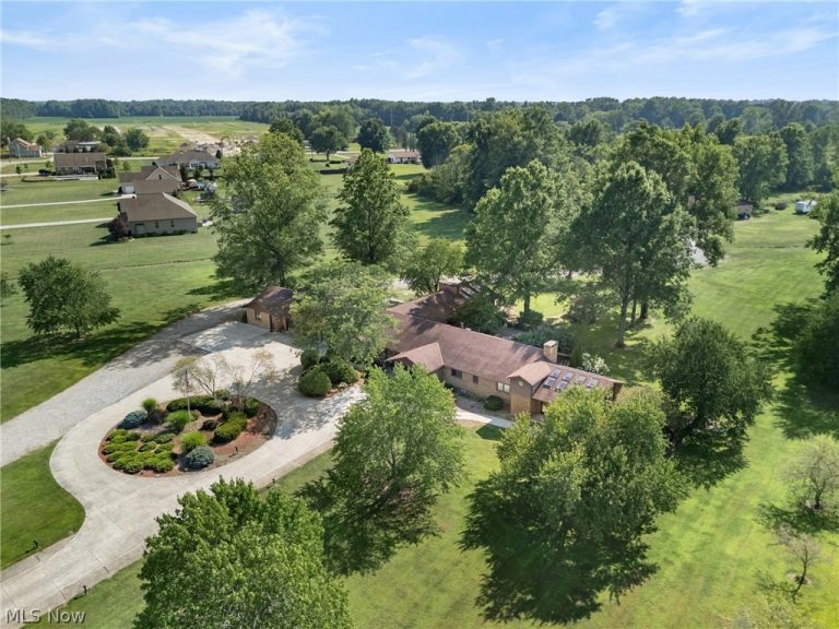 11950 Castleton Lane, Grafton, OH - Photo 3