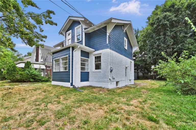 1584 Hampton Road, Akron, OH - Photo 3