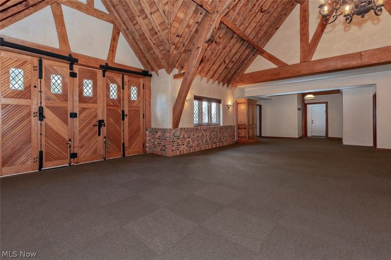 7020 Woodland Road, Chagrin Falls, OH - Photo 8