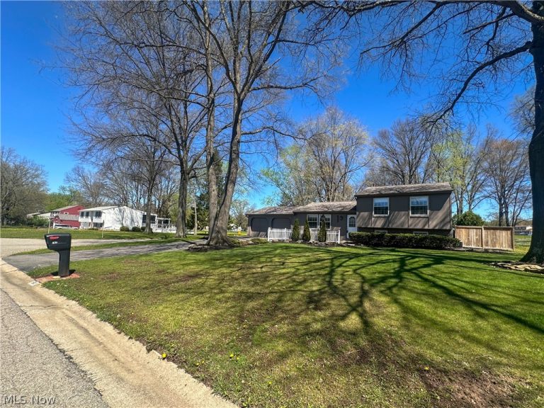 633 Laurelwood Drive, Warren, OH - Photo 3