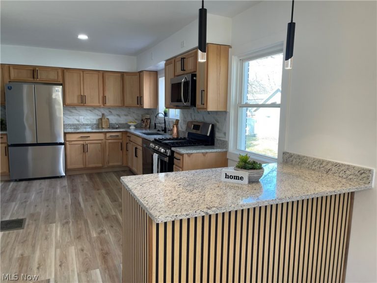 802 Orlando Avenue, Akron, OH - Photo 5