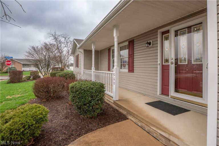 1060 Roosevelt Street, Massillon, OH - Photo 2