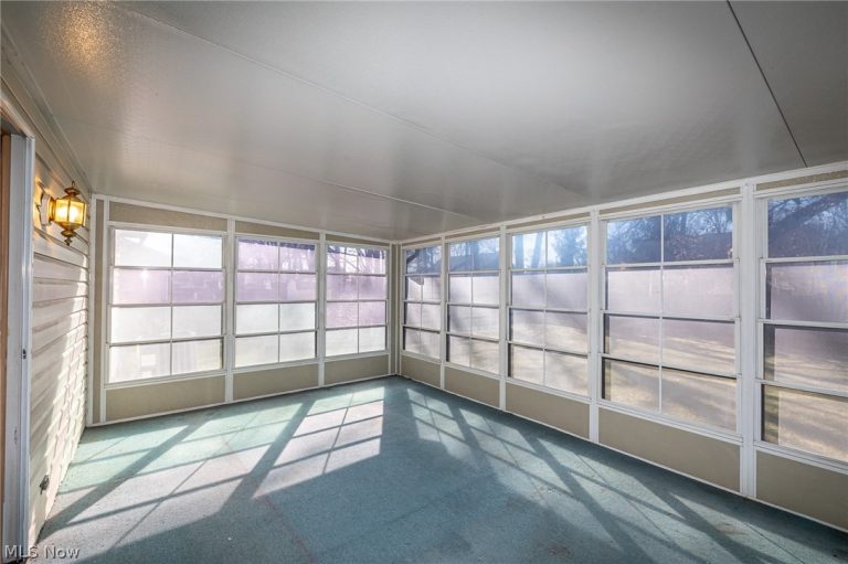 1260 Meadowview Lane, Amherst, OH - Photo 5