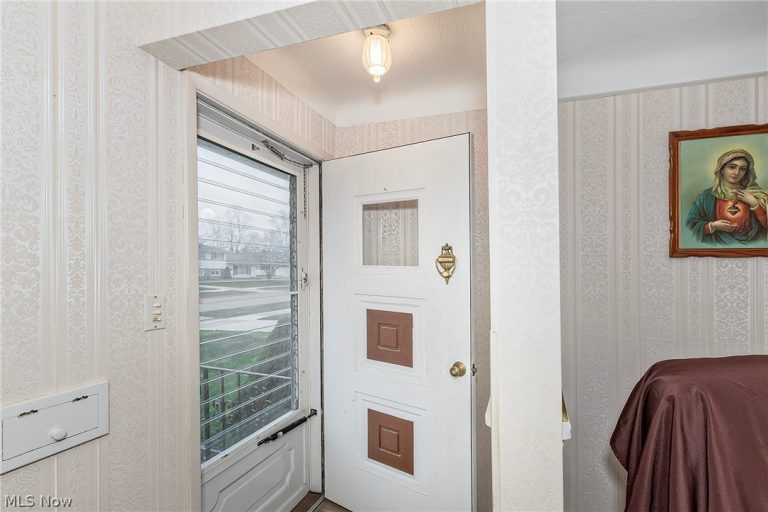 1272 Bonnie Lane, Mayfield Heights, OH - Photo 3