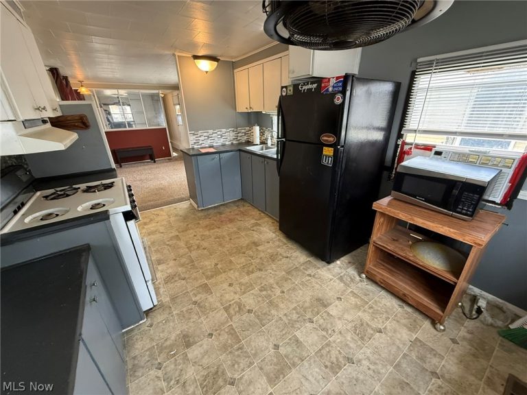 610 Karen Avenue, New Philadelphia, OH - Photo 5