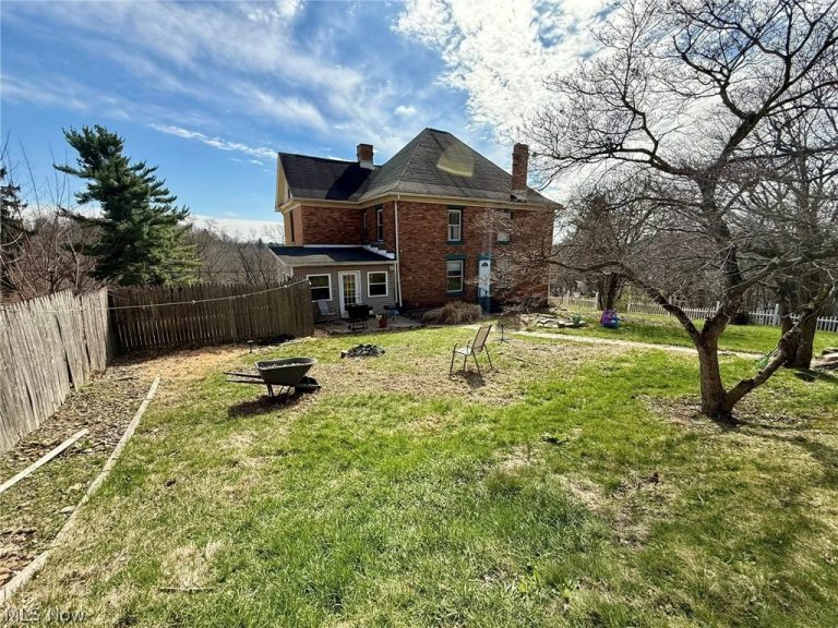 305 Gardendale Street, East Liverpool, OH - Photo 2