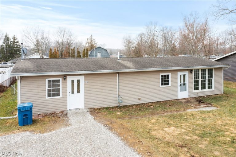 12452 Island Road, Grafton, OH - Photo 2