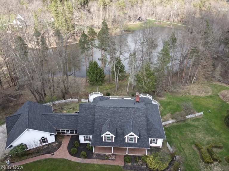 13905 Aquilla Road, Burton, OH - Photo 2