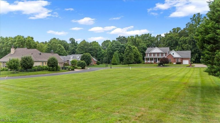 64 Alexander Drive, Williamstown, WV - Photo 5
