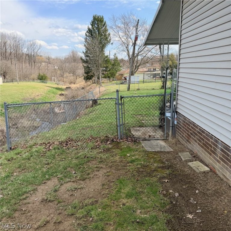 6081 Sunset Drive, Bedford Heights, OH - Photo 8